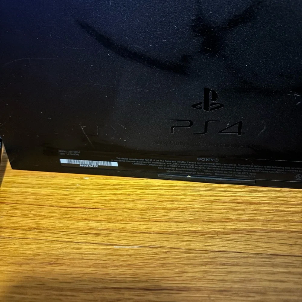 PlayStation 4 BUNDLE controllers and 10 games